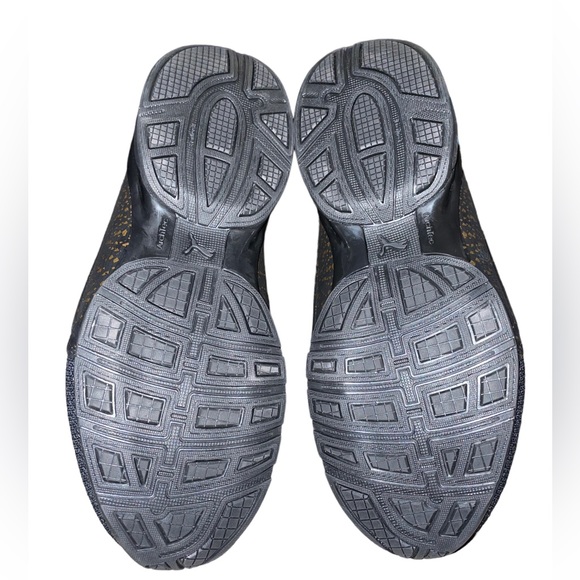 NWT Puma black & gold athletic shoes - Picture 6 of 8